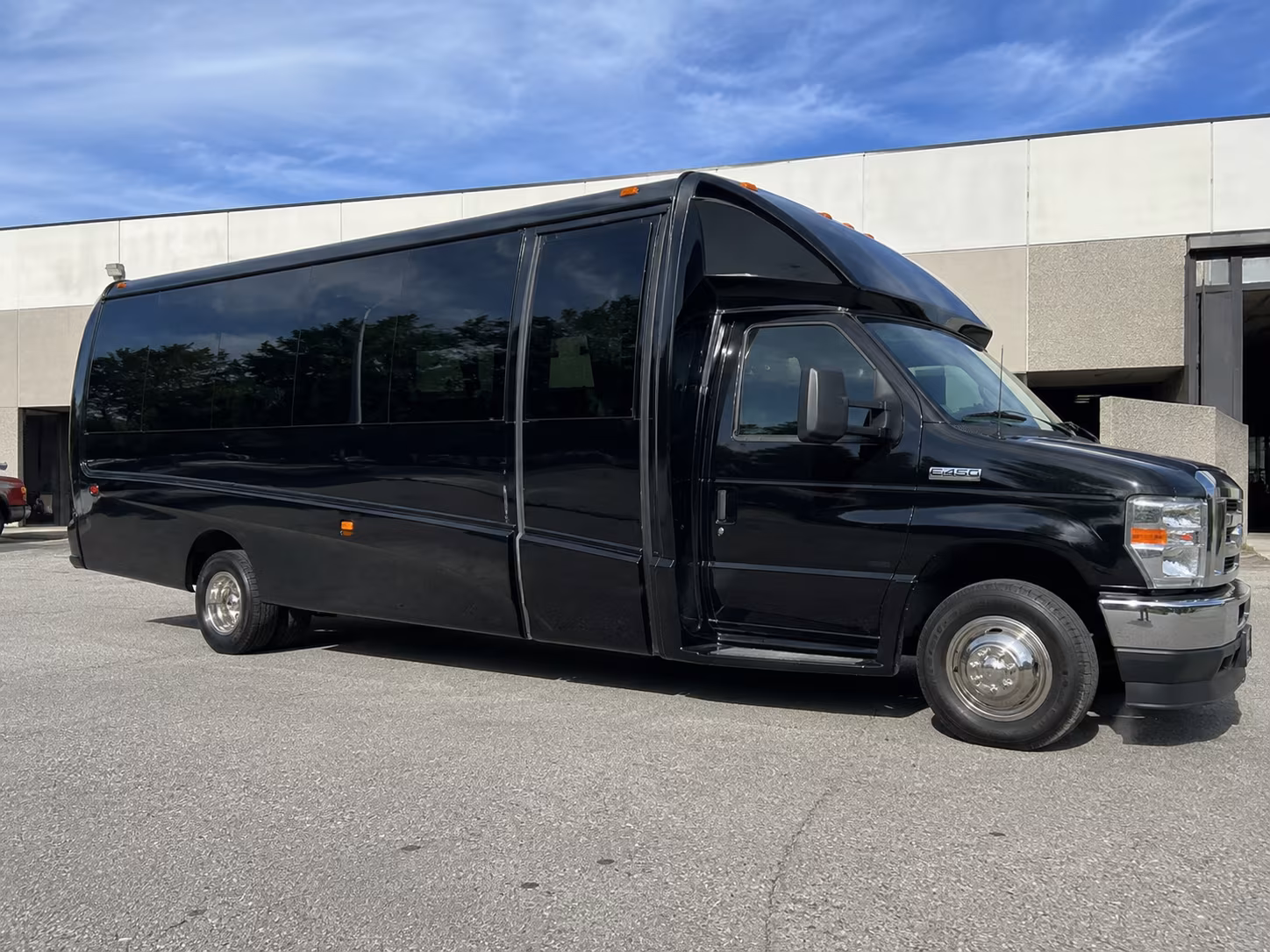 minibus rentals for willamette valley vineyard crawls along or 99w