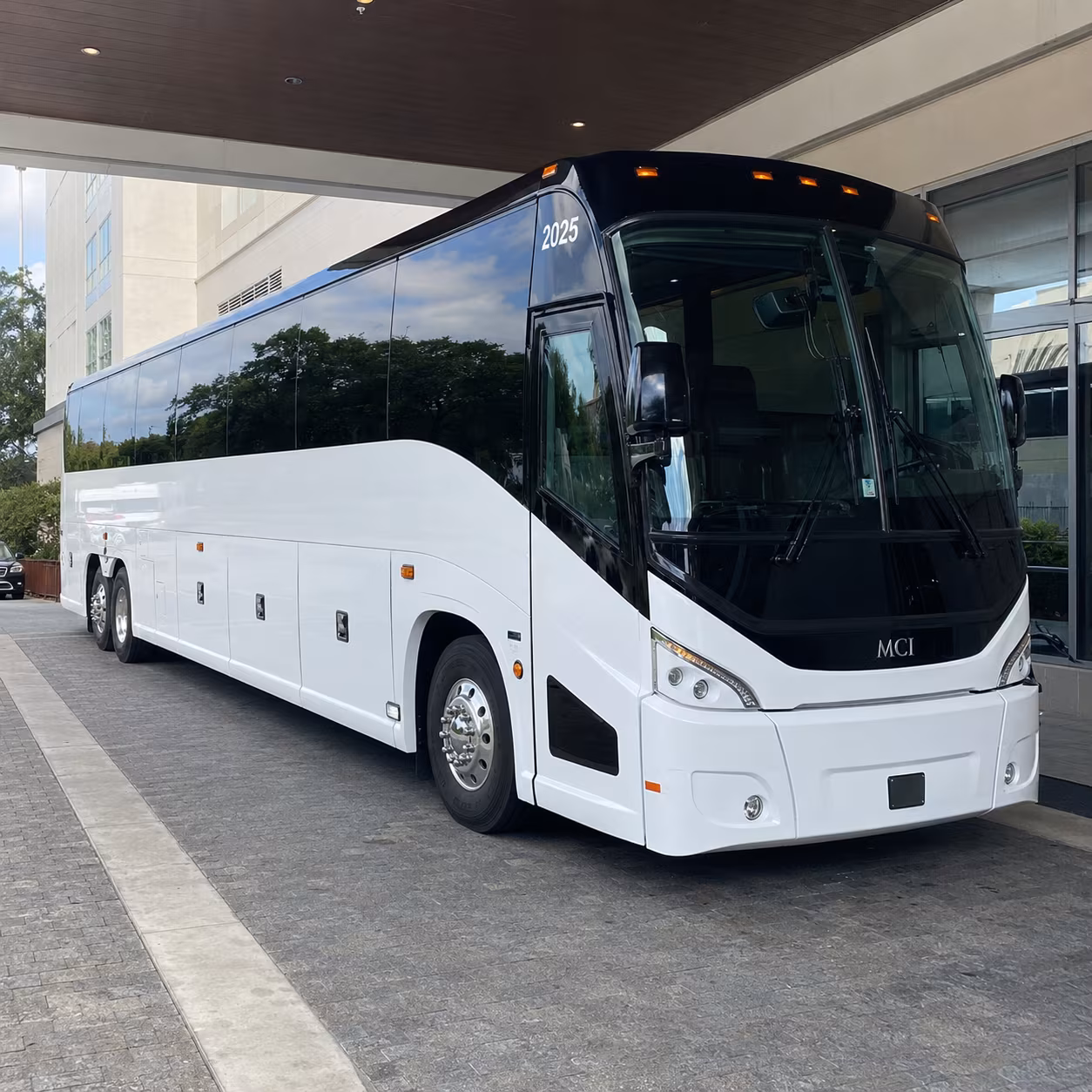 salem 54 passenger charter bus
